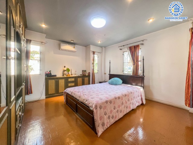 *****บ้านเดี่ยวมือสองย่านกรุงเทพฯ ม.พาร์คเวย์โฮม รามคำแหง เนื้อที่มากถึง 52 ตร.ว. ฟังก์ชันจัดเต็ม 4 ห้องนอน 3 ห้องน้ำ 2 ที่จอดรถ ตกแต่งสวยงาม แถมฟรี! 3 เครื่องปรับอากาศ, 1 เครื่องทำน้ำอุ่น บนทำเลเยี่ยม ใกล้รถไฟฟ้าในอนาคตสายสีส้ม "สถานีน้อมเกล้า"